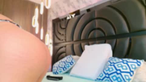 Snapshot of sarahgrey18 chatting on 09/29/25, 11:37 Sarah online show from 09/29/25, 11:37