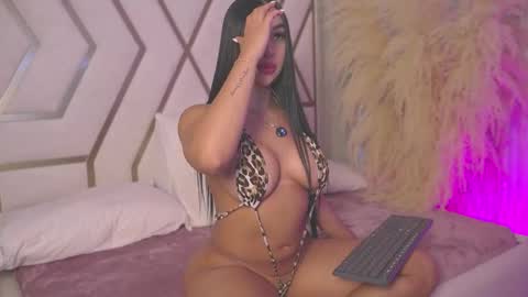 Snapshot of sarahgrey18 chatting on 03/27/26, 12:27 Sarah online show from 03/27/26, 12:27