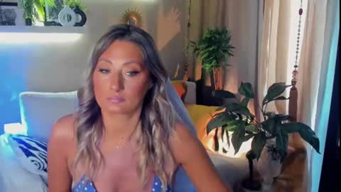 Snapshot of sarahholly chatting on 07/05/26, 02:13 Divine Sarah NONUDE model online show from 07/05/26, 02:13
