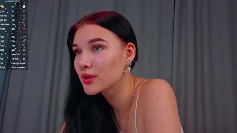 Snapshot of sarahhunny chatting on 10/05/25, 10:18 Sarah  online show from 10/05/25, 10:18