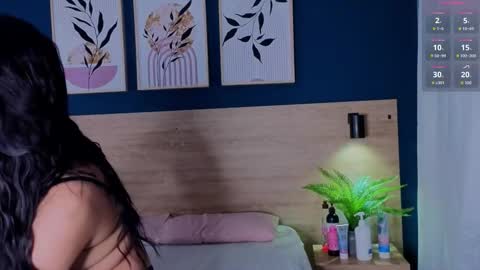 Snapshot of sarahmiler_ chatting on 09/17/25, 11:34 Sarah online show from 09/17/25, 11:34