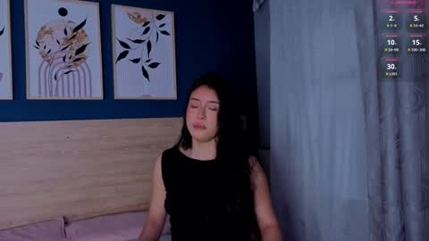 Snapshot of sarahmiler_ chatting on 09/18/25, 11:45 Sarah online show from 09/18/25, 11:45