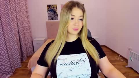 Sarah online show from 12/16/24, 01:43