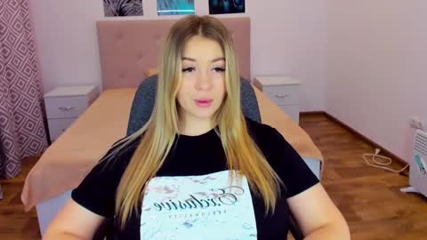 Sarah online show from 12/16/24, 04:49