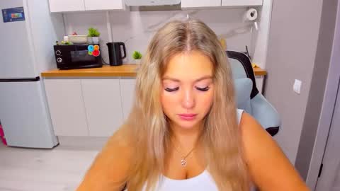 Sarah online show from 10/26/25, 02:56