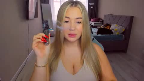 Snapshot of sarahmils chatting on 03/18/26, 01:47 Sarah online show from 03/18/26, 01:47