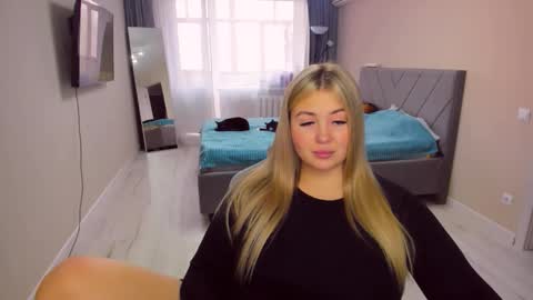 Snapshot of sarahmils chatting on 03/24/26, 01:16 Sarah online show from 03/24/26, 01:16