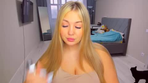 Snapshot of sarahmils chatting on 03/25/26, 02:56 Sarah online show from 03/25/26, 02:56