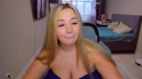 Snapshot of sarahmils chatting on 04/03/26, 02:26 Sarah online show from 04/03/26, 02:26