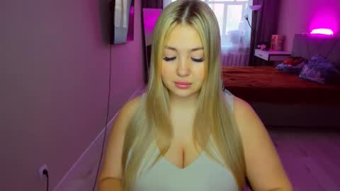 Snapshot of sarahmils chatting on 04/13/26, 12:32 Sarah online show from 04/13/26, 12:32