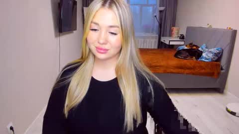 Snapshot of sarahmils chatting on 04/15/26, 03:52 Sarah online show from 04/15/26, 03:52