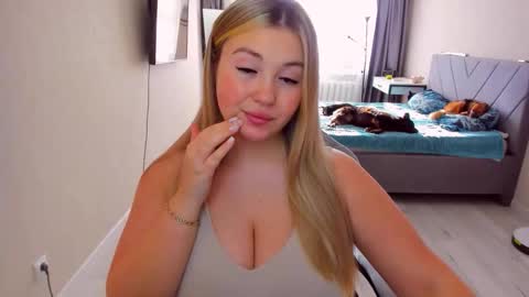 Snapshot of sarahmils chatting on 04/24/26, 01:46 Sarah online show from 04/24/26, 01:46