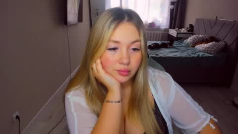 Snapshot of sarahmils chatting on 07/16/26, 02:01 Sarah online show from 07/16/26, 02:01