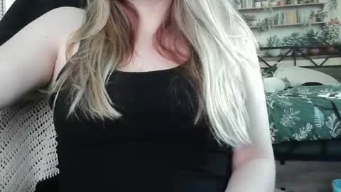 Snapshot of sarahmummy chatting on 02/16/26, 09:22 Sarah online show from 02/16/26, 09:22