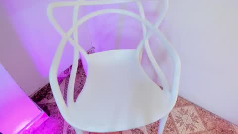 Snapshot of sarahnovoa_ chatting on 11/16/25, 05:51 Sarahnovoa online show from 11/16/25, 05:51