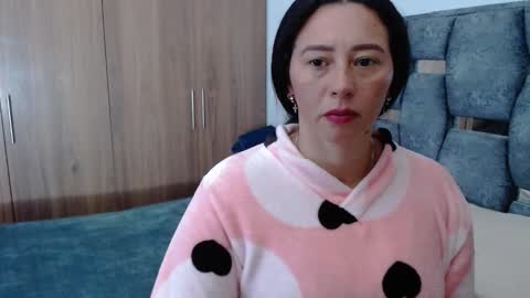 Lia online show from 12/26/24, 12:16