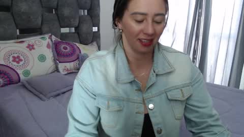 Lia online show from 04/12/26, 08:14