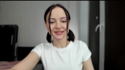 sarahphyllis online show from 02/25/25, 04:00