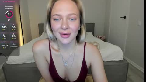 Snapshot of sarahphyllis chatting on 05/15/26, 07:32 sarahphyllis online show from 05/15/26, 07:32