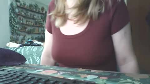 Snapshot of sarahpmummy chatting on 05/26/26, 08:16 Sarah online show from 05/26/26, 08:16