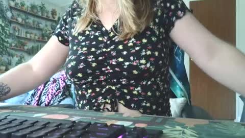 Snapshot of sarahpmummy chatting on 07/26/26, 11:00 Sarah online show from 07/26/26, 11:00