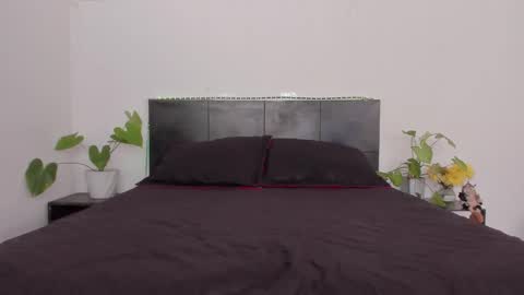 Snapshot of sarahredi chatting on 01/13/25, 08:37 Girl next door online show from 01/13/25, 08:37