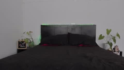 Snapshot of sarahredi chatting on 01/31/25, 08:12 Girl next door online show from 01/31/25, 08:12