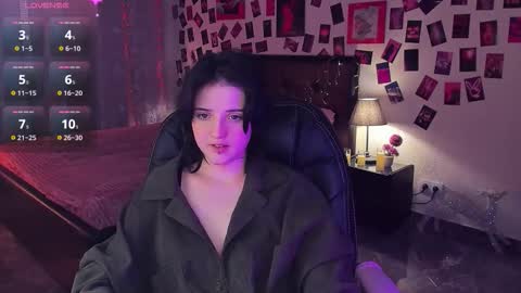 Snapshot of sarahshelby chatting on 03/07/26, 10:45 Sarah online show from 03/07/26, 10:45