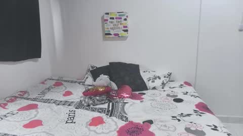 Snapshot of sarahsmitt chatting on 09/25/25, 07:06 Sarah online show from 09/25/25, 07:06