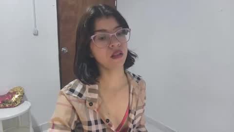 Snapshot of sarahsmitt chatting on 09/27/25, 01:05 Sarah online show from 09/27/25, 01:05