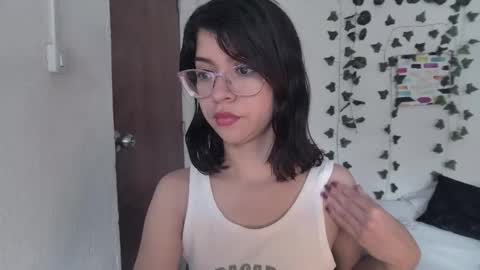 Snapshot of sarahsmitt chatting on 12/14/25, 07:51 Sarah online show from 12/14/25, 07:51