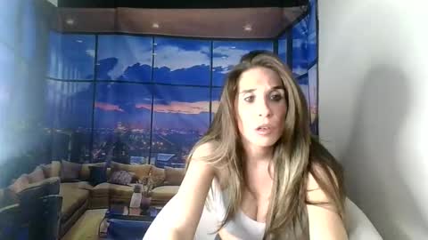 SarahStarr online show from 12/22/25, 04:20