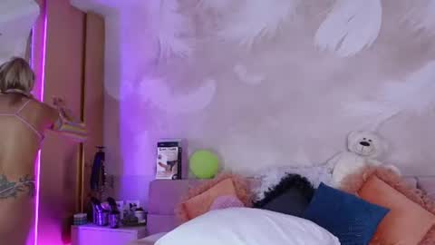 Snapshot of sarajennyfer chatting on 07/02/26, 03:56 Jenny online show from 07/02/26, 03:56