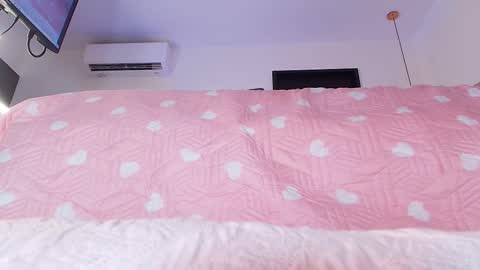 Sara  online show from 11/14/25, 12:04