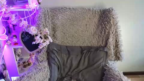 Sara online show from 09/10/25, 02:33