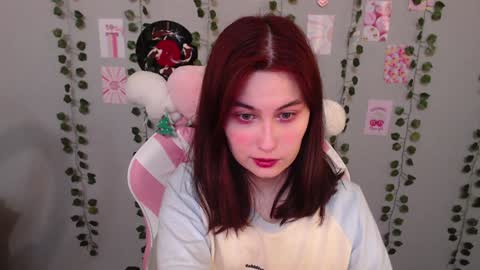 Snapshot of sarakinski chatting on 01/12/25, 10:12 Sara online show from 01/12/25, 10:12