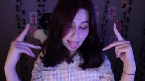 Snapshot of sarakinski chatting on 01/20/25, 01:32 Sara online show from 01/20/25, 01:32