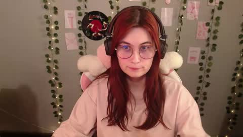 Snapshot of sarakinski chatting on 12/03/25, 10:13 Sara online show from 12/03/25, 10:13