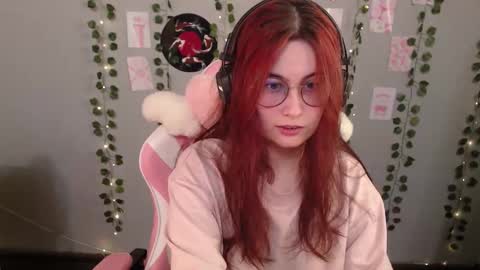 Snapshot of sarakinski chatting on 12/04/25, 10:24 Sara online show from 12/04/25, 10:24