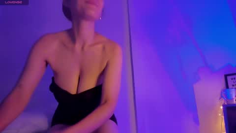 Snapshot of sarala_martinnez chatting on 12/10/24, 01:54 Sara online show from 12/10/24, 01:54