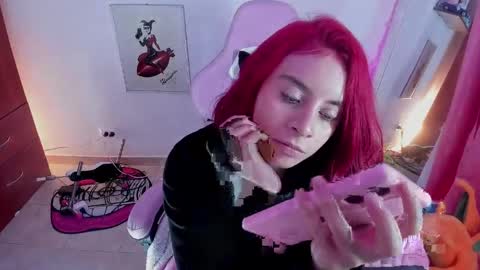 Snapshot of saralolo420 chatting on 04/18/26, 01:42 sara online show from 04/18/26, 01:42