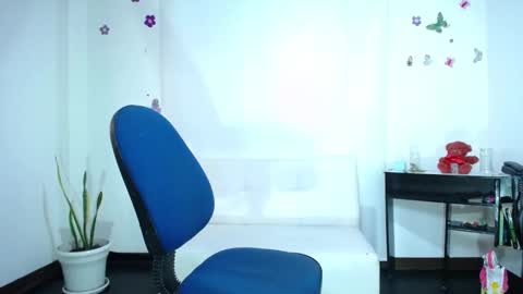 Saraloves online show from 02/27/25, 07:26