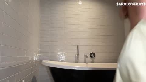 Snapshot of saraloverays chatting on 01/19/25, 04:01 Back from Vacay Follow for more here online show from 01/19/25, 04:01