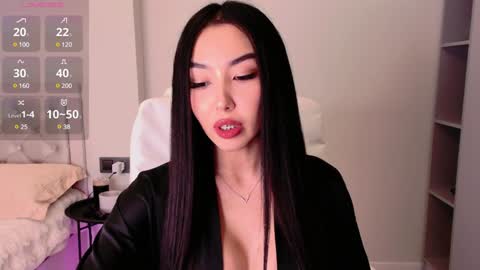 Mia online show from 12/17/24, 11:28