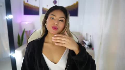 Snapshot of saraparisi_ chatting on 12/02/24, 03:37 Sara online show from 12/02/24, 03:37