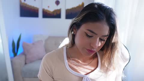 Snapshot of saraparisi_ chatting on 12/10/24, 09:22 Sara online show from 12/10/24, 09:22