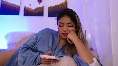 Snapshot of saraparisi_ chatting on 12/13/24, 01:48 Sara online show from 12/13/24, 01:48