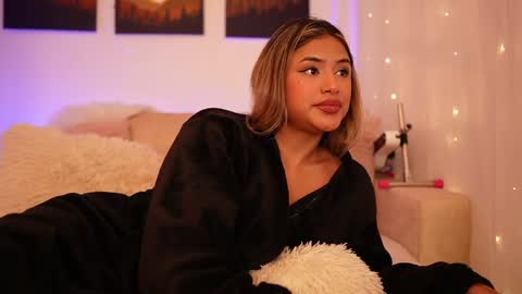 Snapshot of saraparisi_ chatting on 12/29/24, 12:09 Sara online show from 12/29/24, 12:09