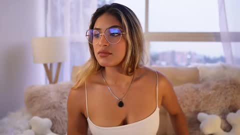 Snapshot of saraparisi_ chatting on 03/07/25, 10:54 Sara online show from 03/07/25, 10:54