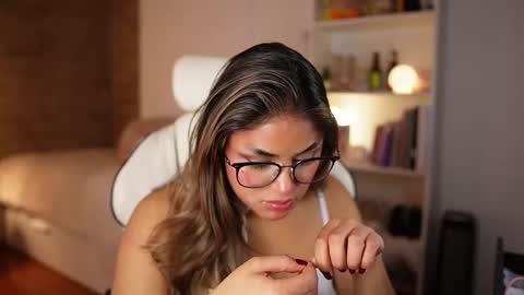 Snapshot of saraparisi_ chatting on 09/12/25, 01:06 Sara online show from 09/12/25, 01:06